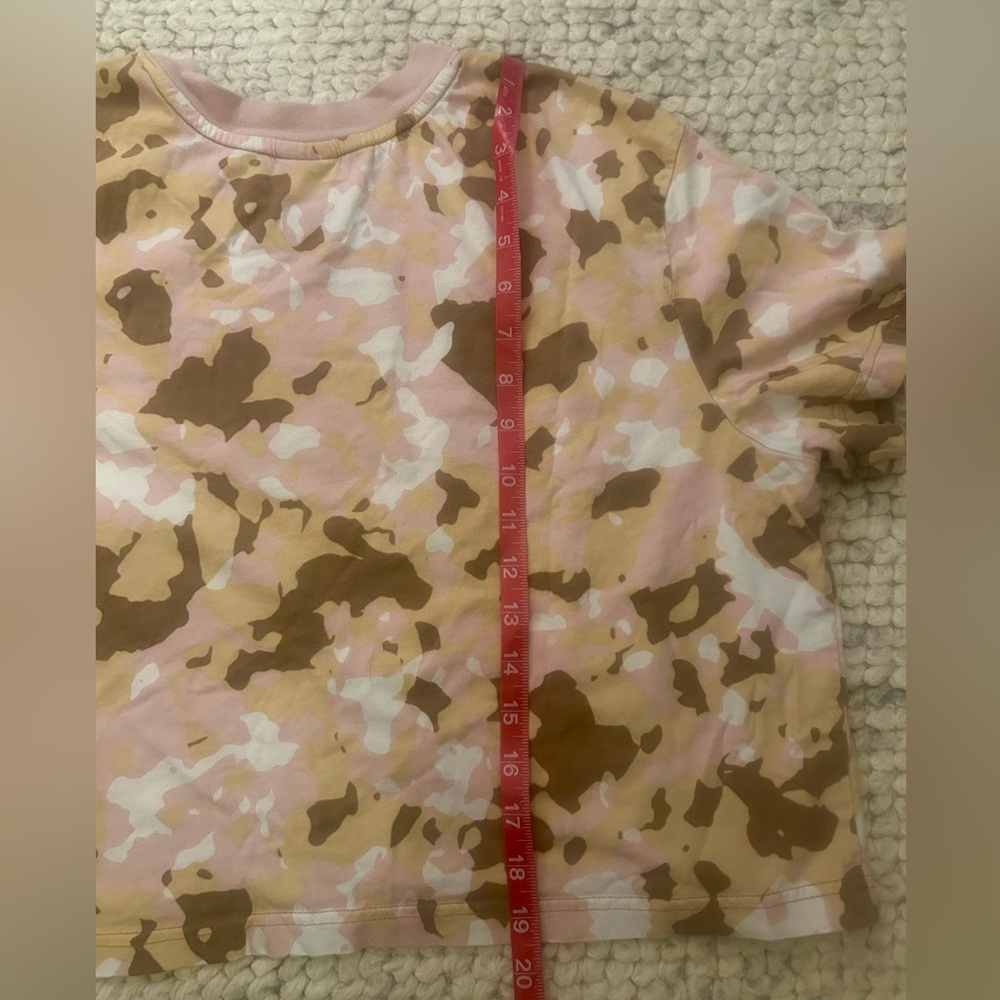 Nike women’s Camo crop top - Picture 2 of 5